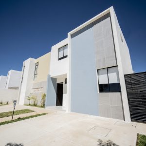 CASA EN CAUCEL CON HABITACIÓN EN PLANTA BAJA