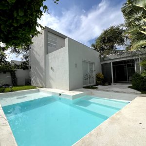 CASA EN VENTA EN PARQUE NATURA EN ESQUINA CON DISEÑO ÚNICO